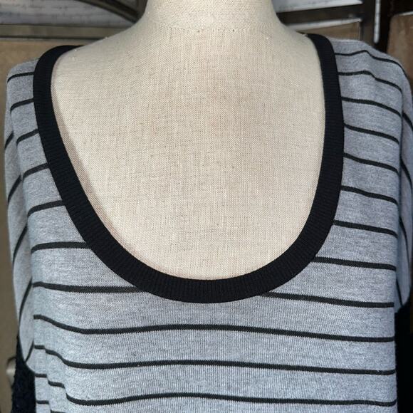 Karen Kane Top with Sequins on Dolman Arms Women’s Size Medium - Picture 3 of 9